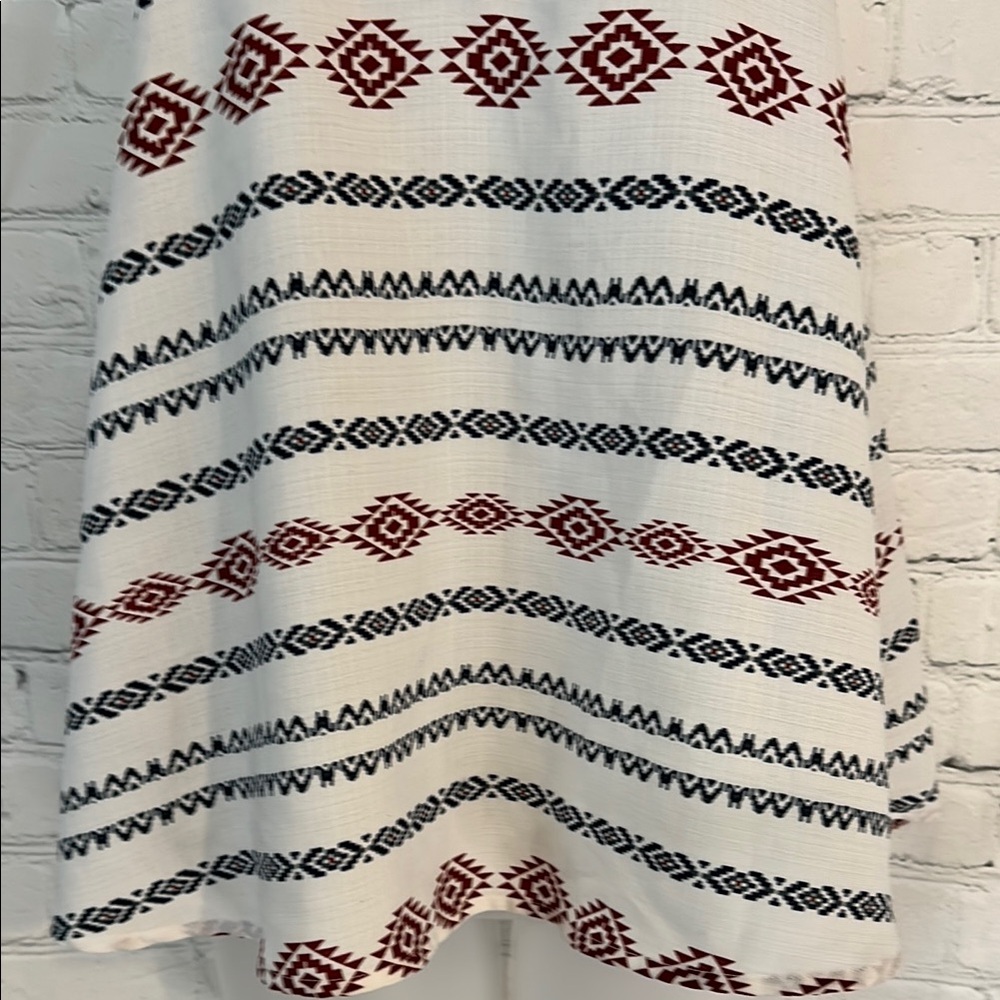 Flying Tomato Women's White and Red Patterned Top NWOT - Picture 3 of 5